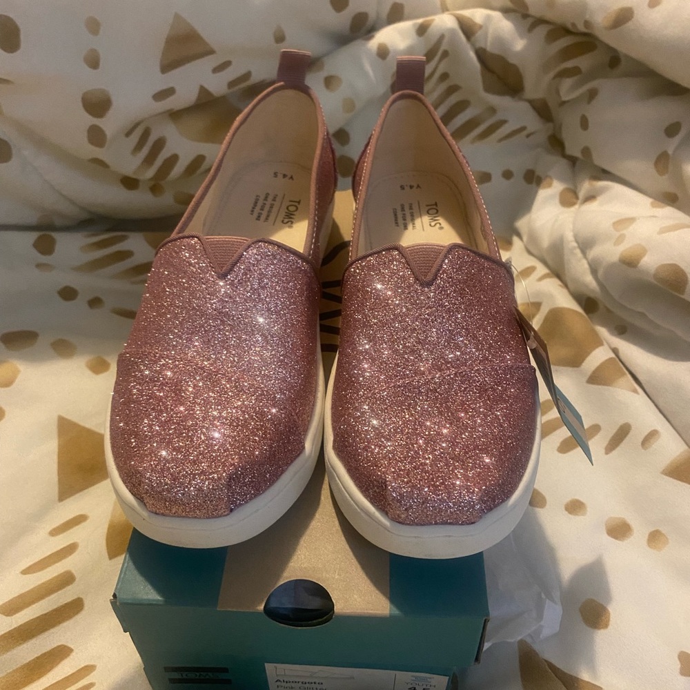 TOMS Youth shoes size US 4.5